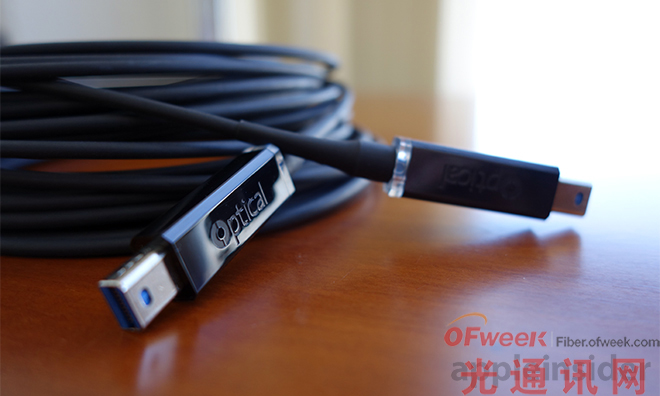 康宁Thunderbolt光缆评测：多图解析高性能传输奥秘
